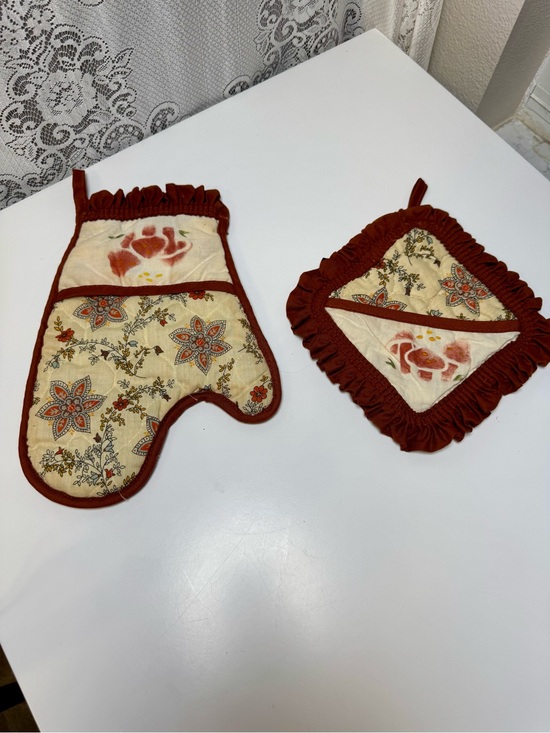 Other - Vintage 70s Mushroom Floral Quilted Oven Mitt Potholder Ruffle Set, Cottagecore